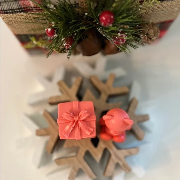 ๐HOST PICK๐ Handmade Decorative Soap Teddy Bear & Christmas Present Soap - Picture 2 of 3